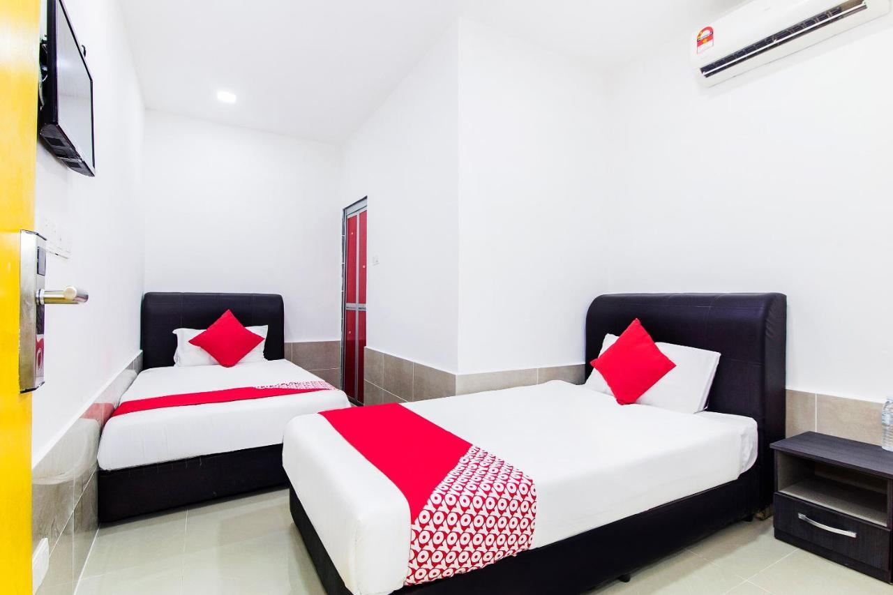 Super Oyo 414 Adiff Palace Hotel Sepang Esterno foto