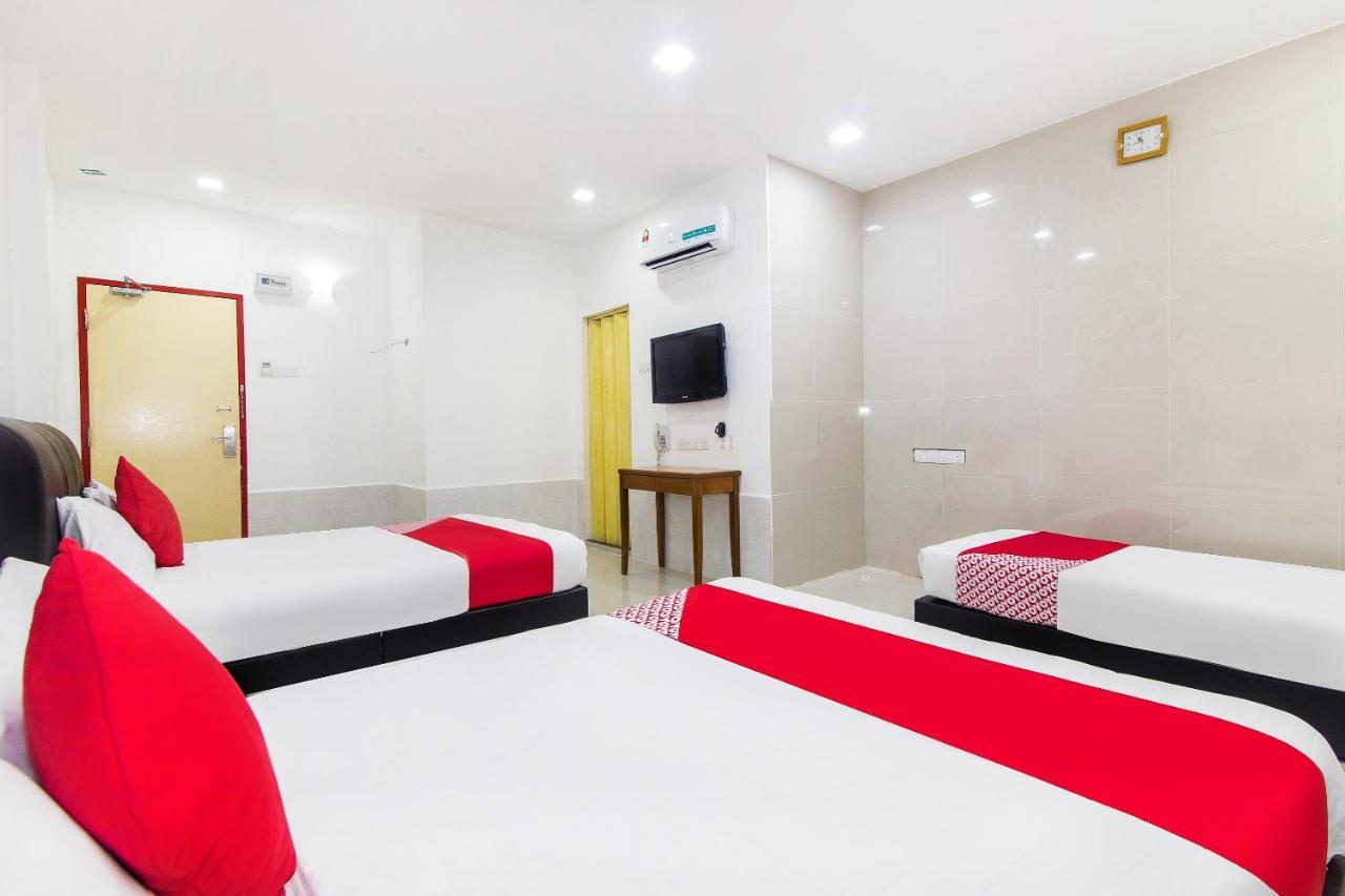 Super Oyo 414 Adiff Palace Hotel Sepang Esterno foto