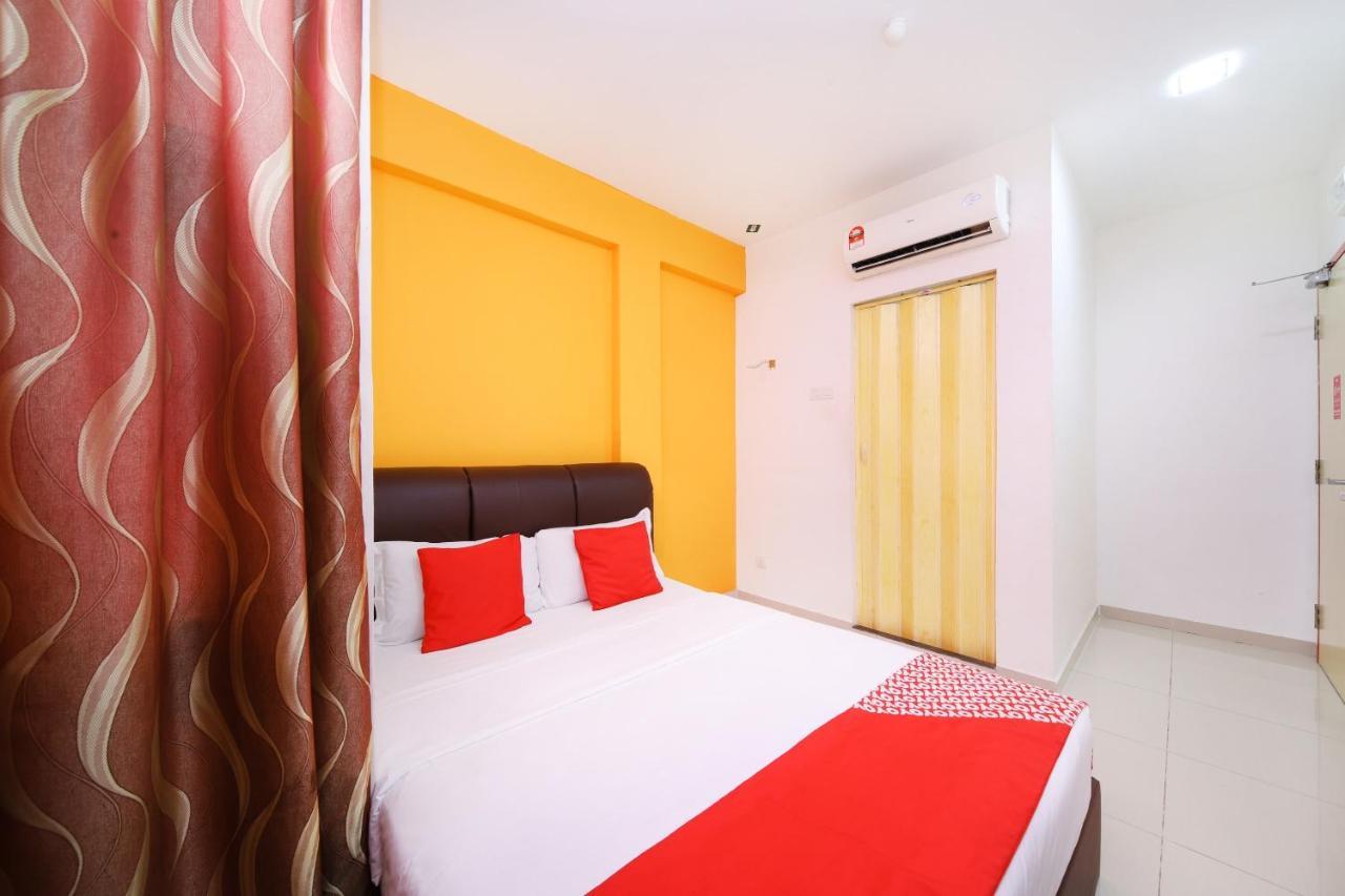 Super Oyo 414 Adiff Palace Hotel Sepang Esterno foto