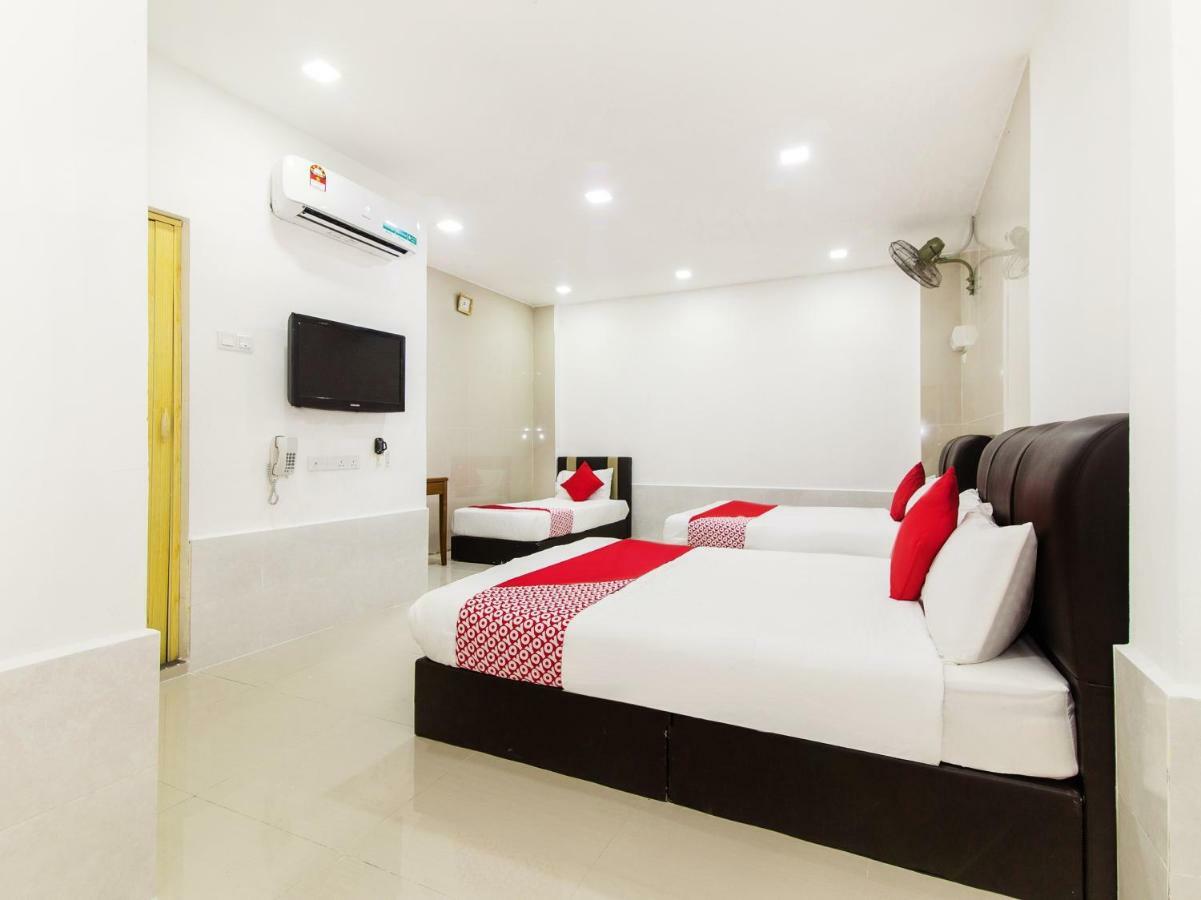 Super Oyo 414 Adiff Palace Hotel Sepang Esterno foto