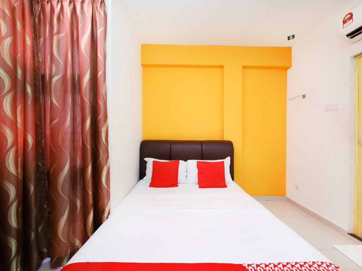 Super Oyo 414 Adiff Palace Hotel Sepang Esterno foto