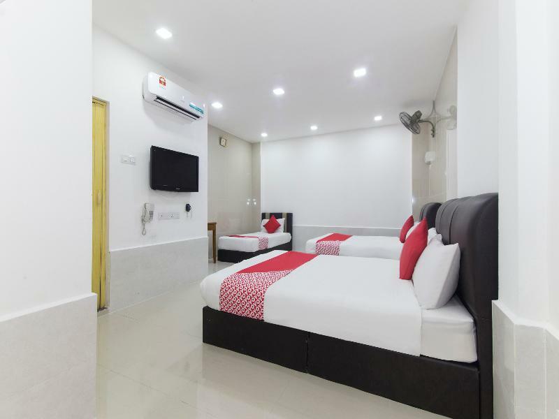 Super Oyo 414 Adiff Palace Hotel Sepang Esterno foto